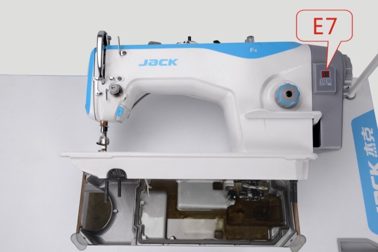 Jack F5 1-jehlový šicí stroj, Direct Drive - motor v hlavě 